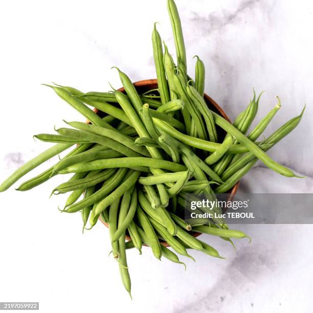 green bean vegetable top view - haricot vert photos et images de collection