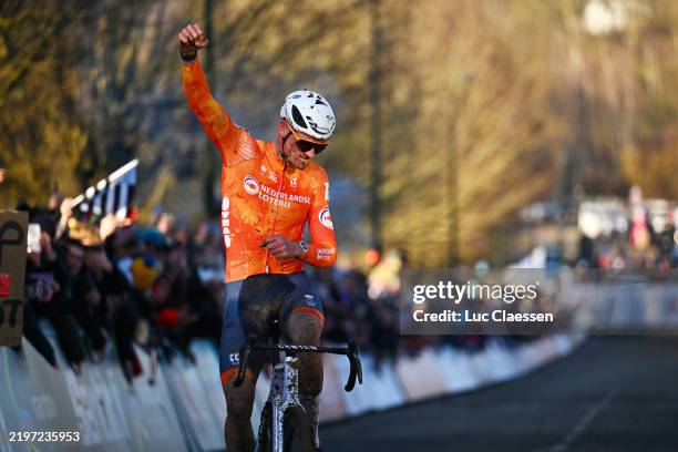 Gold medalist Mathieu Van Der Poel of Netherlands celebrates winning during the 76th UCI Cyclo-Cross World Championships 2025 - Men's Elite on...