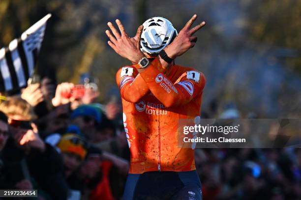Gold medalist Mathieu Van Der Poel of Netherlands celebrates winning during the 76th UCI Cyclo-Cross World Championships 2025 - Men's Elite on...