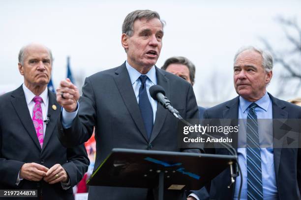 Senator Mark 1,821 Senator Mark Warner Stock Photos, High-Res Pictures, and Images ...