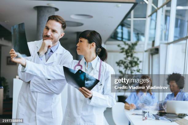 Doctors Roundtable Discussion 97 Roundtable Discussion Doctors Stock Photos, High-Res Pictures, and ...