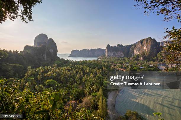 spectacular landscape of the lush railay peninsula surrounded by high limestone karst mountains viewed from above on a sunny day in krabi, thailand. - península fotografías e imágenes de stock
