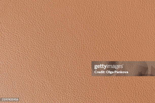light brown synthetic leather textured background - sapato castanho - fotografias e filmes do acervo