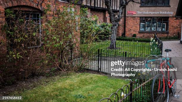 shakespeare bookshop garden stratford - shakespeare garden stock pictures, royalty-free photos & images