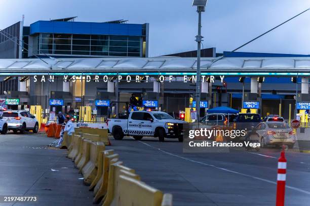 Tijuana Checkpoint 3.755 San Ysidro Port Of Entry Stock Photos, High-Res Pictures, and ...