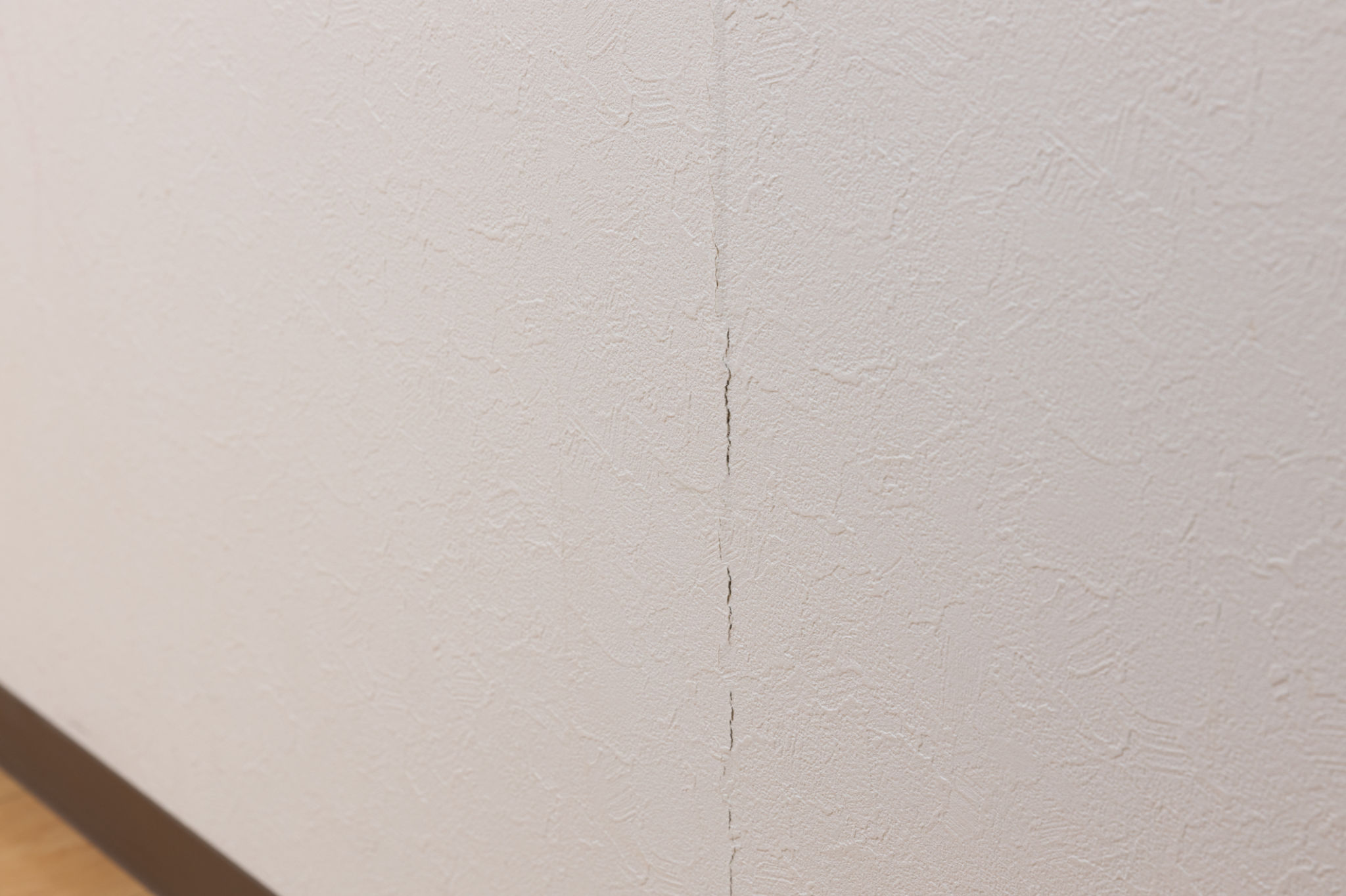 interior wall crack