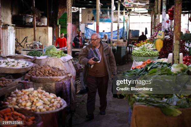 Azhar Customer 962 Non Egyptian Stock Photos, High-Res Pictures, and Images - Getty Images