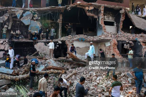 Crowd gathers to observe the aftermath of the demolition of Sheikh Mujib's residence at Dhanmondi-32, on February 7, 2025.