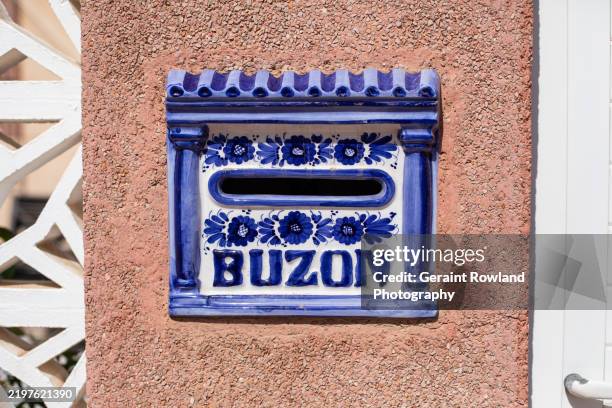 spanish culture image, residential letterbox - boîte aux lettres photos et images de collection