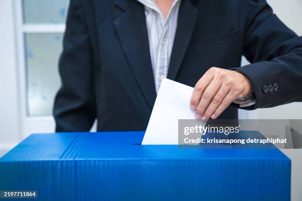 man person vote with ballot box on blank ,voting concept. - candidato presidencial imagens e fotografias de stock