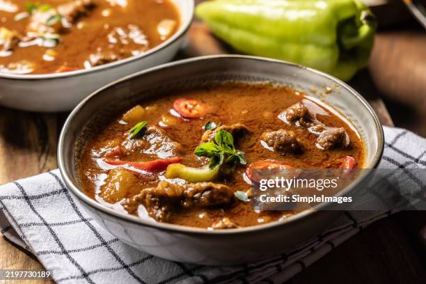 goulash soup with beef, sweet pepper and potatoes. stew of meat and vegetables, flavored with paprika. hungarian cuisine. - ungersk kultur bildbanksfoton och bilder