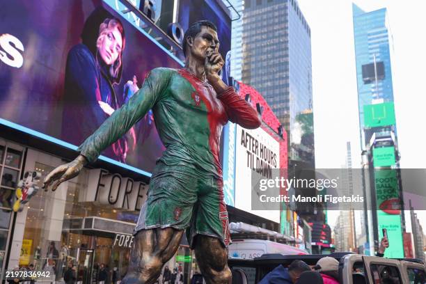 89 Cristiano Ronaldo Statue Stock Photos High Res Pictures And Images 89-cristiano-ronaldo-statue-stock-photos-high-res-pictures-and-images