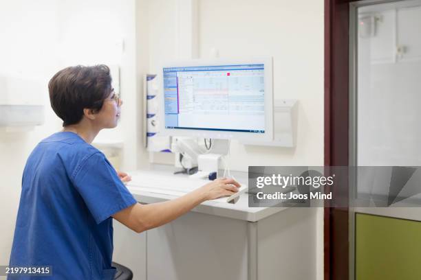 Medical Chart Screen Example 401 Medical Chart On Screen Stock Photos, High-Res Pictures, and Images ...