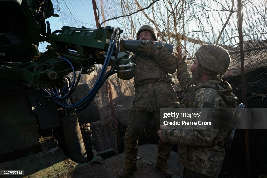 155th Mechanized Brigade Operates Caesar Howitzer Near Donetsk Frontline