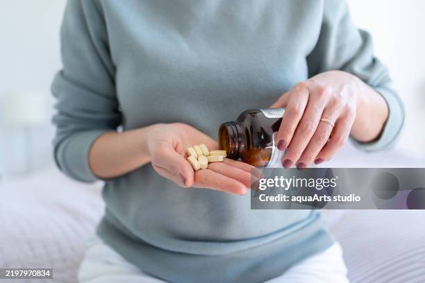 taking handful pills at home - vitamin bildbanksfoton och bilder