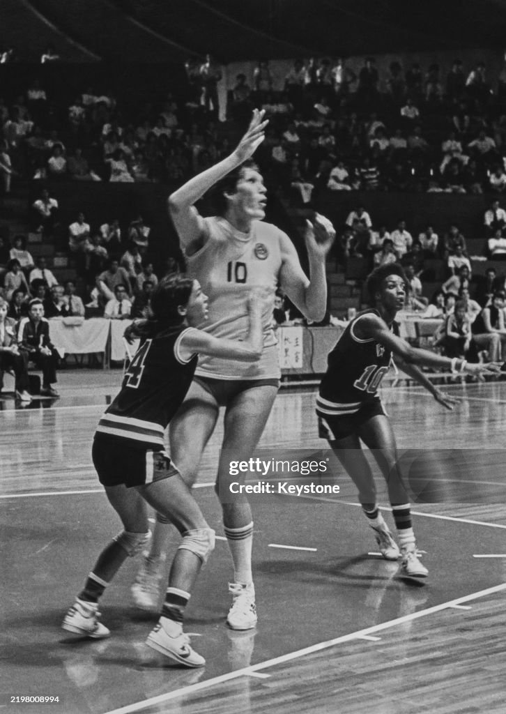 Uljana Semjonova In action