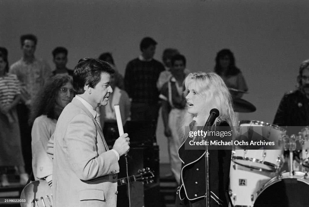 Kim Carnes Plays 'American Bandstand'