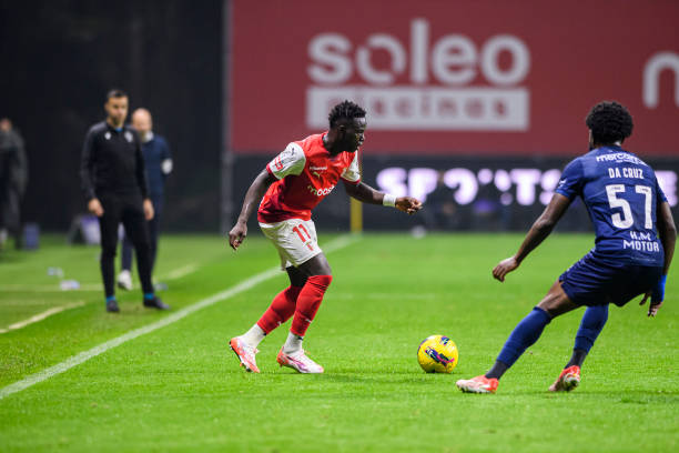 Roger Fernandes of SC Braga plays against Sandro Rosa da Cruz of Gil Vicente during the Liga Portugal Betclic match between Sporting Clube de Braga...