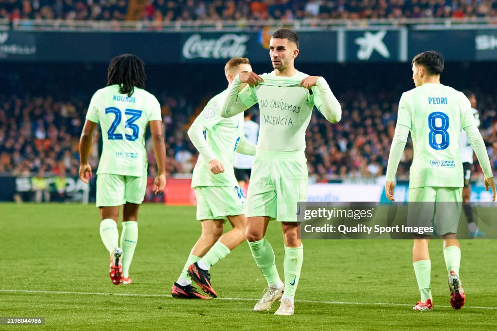 Valencia CF v FC Barcelona - Copa del Rey