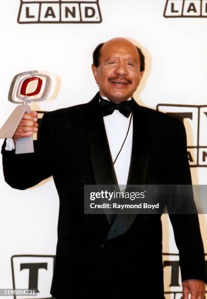 Actor Sherman Hemsley poses for photos in the press room after receiving the 'Favorite Cantankerous Couple' award during the 2nd Annual TV Land...