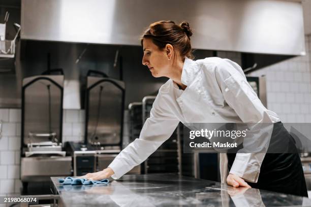 Clean Chef R Picture 2,753 Restaurant Kitchen Clean Stock Photos, High-Res Pictures, and ...