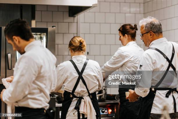 Back Chef Examples 2,834 Chef Back Stock Photos, High-Res Pictures, and Images - Getty Images