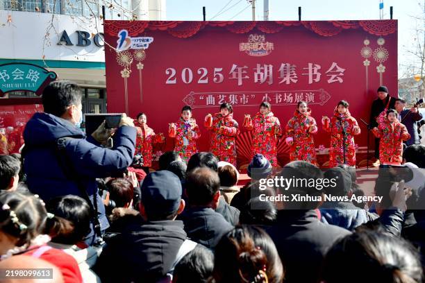Clapper Talk 261 Huimin County Stock Photos, High-Res Pictures, and Images - Getty ...