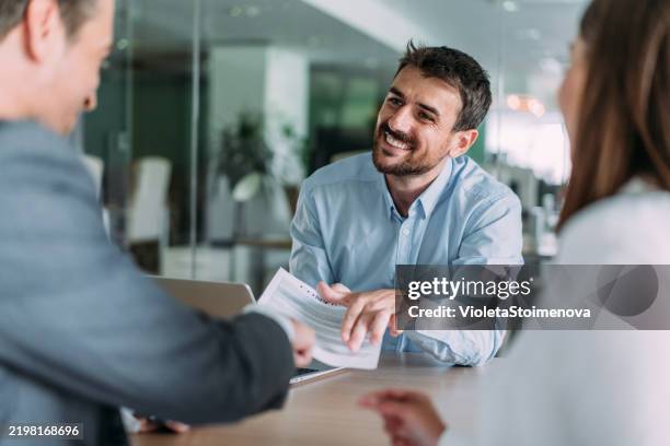 business people signing a contract in the office. - verzekeringsagent stockfoto's en -beelden