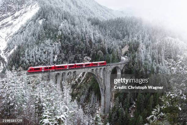 schweiz, rhätische bahn, bernina express - bildtechnik stock-fotos und bilder