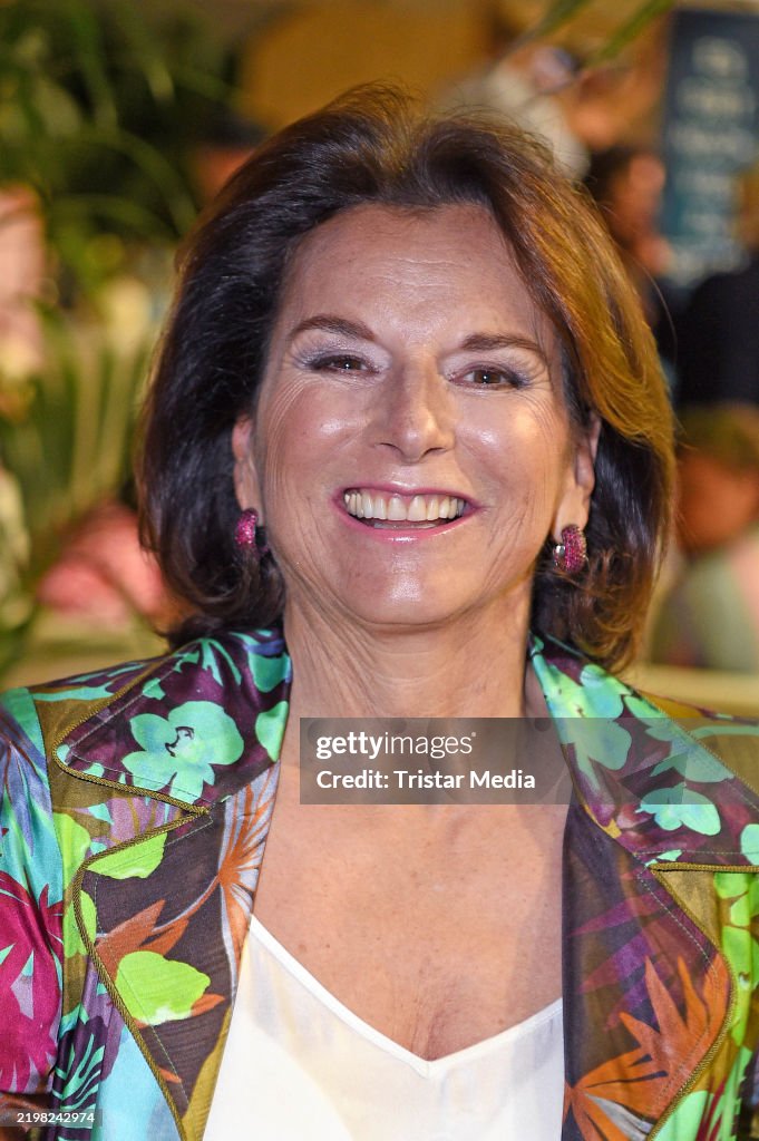 "Promis unter Palmen" TV Show Premiere In Berlin