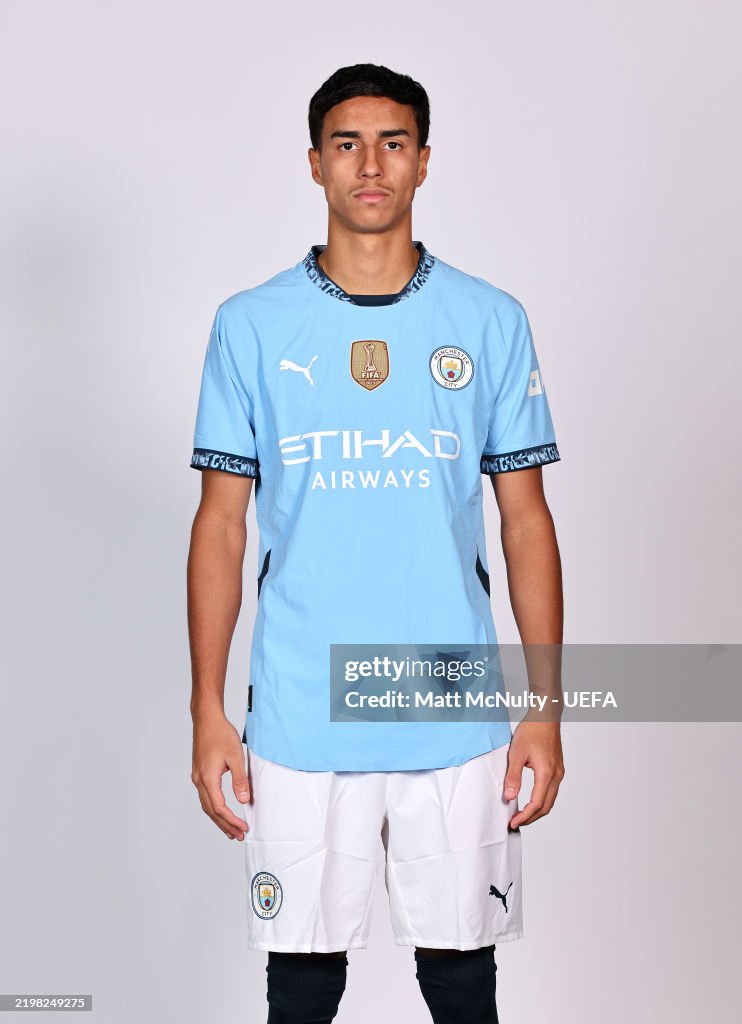 MANCHESTER CITY Pyjama Court pour Enfants FC Kit de Club de Football de première Division pour garçons Ensemble Short t-Shirt MANCHESTER CITY Pyjama Court pour Enfants FC Kit de Club de Football de première Division pour garçons Ensemble Short t-Shirt
