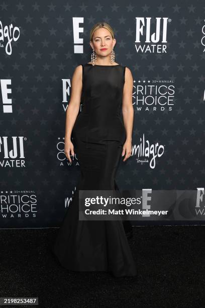 Kate Hudson attends the 30th Annual Critics Choice Awards at Barker Hangar on February 07, 2025 in Santa Monica, California.