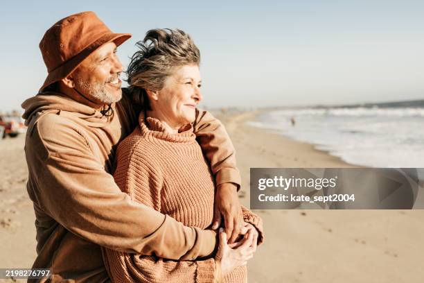 sands of time how beach living enhances your retirement health - südkalifornien stock-fotos und bilder