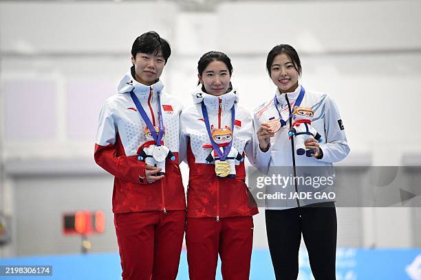 Gold and silver medallists chinas han mei and yin qi and bronze medallist south koreas lee na Gold and silver medallists chinas han mei and yin qi and bronze medallist south koreas lee na