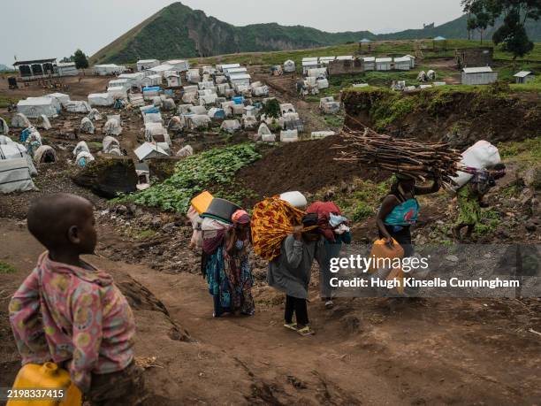 Community members from the Lac Vert IDP site begin their journey back to their hometown of Kitshanga in Masisi territory on February 11, 2025 in...