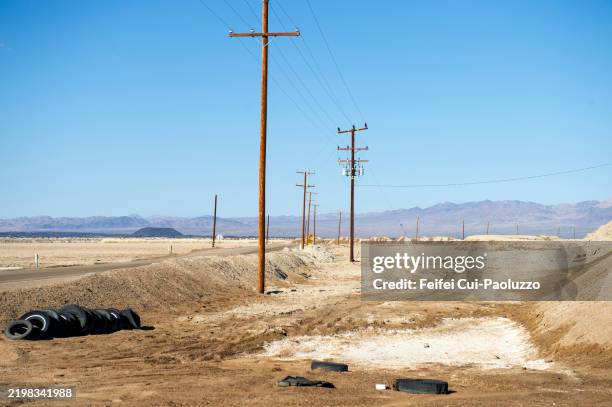 country road near amboy - perspective electricity pylon stock pictures, royalty-free photos & images