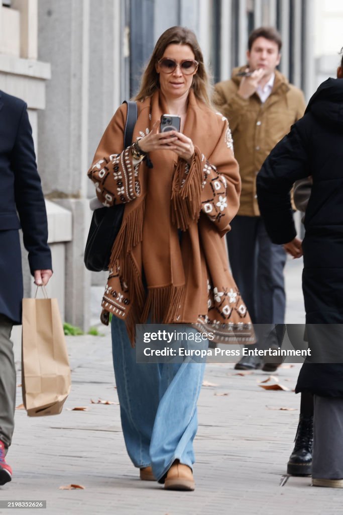 Antonio Banderas And Nicole Kimpel Enjoy A Romantic Walk In Madrid