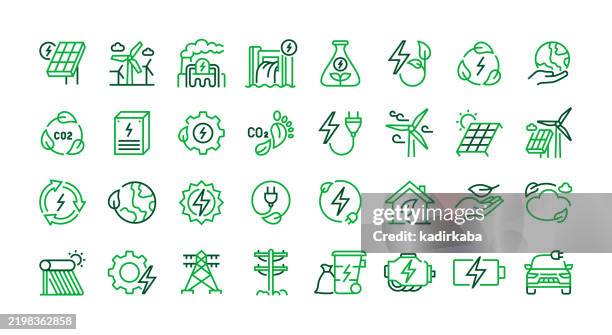 ilustraciones, imágenes clip art, dibujos animados e iconos de stock de conjunto de iconos de línea de energía renovable. grupo de objetos. panel solar, energía eólica, energía limpia, energía hidroeléctrica, batería, energía verde. - energía sostenible