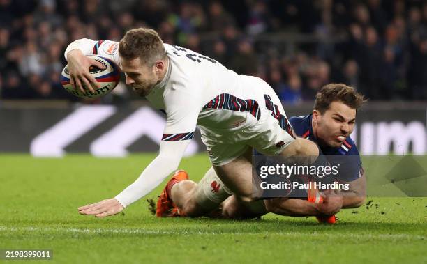 Elliot Daly of England scores his team's fourth try during the Guinness Six Nations 2025 match between England and France at Allianz Stadium on...