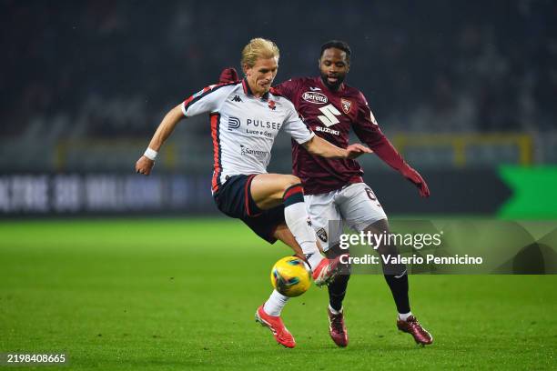Morten Thorsby of Genoa is challenged by Adrien Tameze of Torino during the Serie A match between Torino and Genoa at Stadio Olimpico di Torino on...
