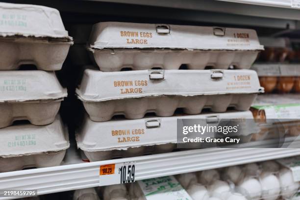 eggs for sale at supermarket - dozen eggs stock pictures, royalty-free photos & images