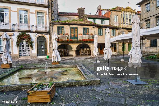 plaza de la estrella square in pontevedra, spain - distrito histórico imagens e fotografias de stock