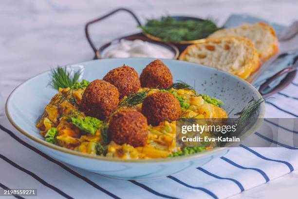 gumbo vegano de kale - plato principal fotografías e imágenes de stock