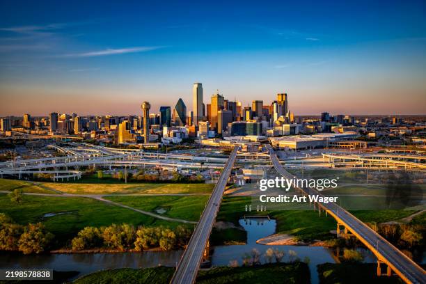 downtown dallas aerial - dallas fotografías e imágenes de stock