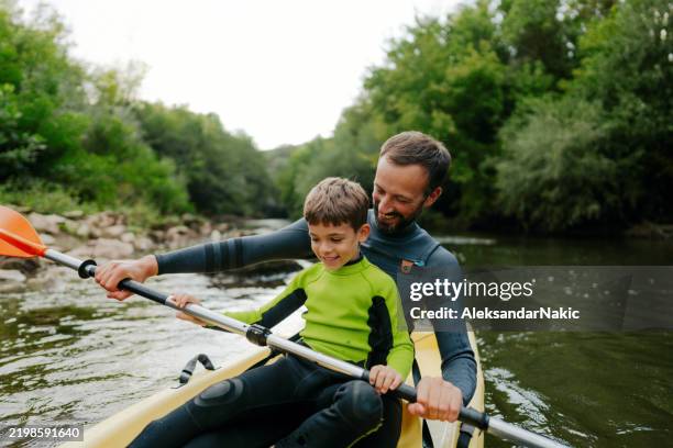 kayak con mio padre - kayaking foto e immagini stock