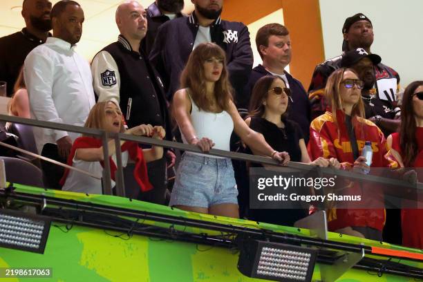Ashley Avignone, Taylor Swift, Alana Haim and Este Haim attend Super Bowl LIX at Caesars Superdome on February 09, 2025 in New Orleans, Louisiana.