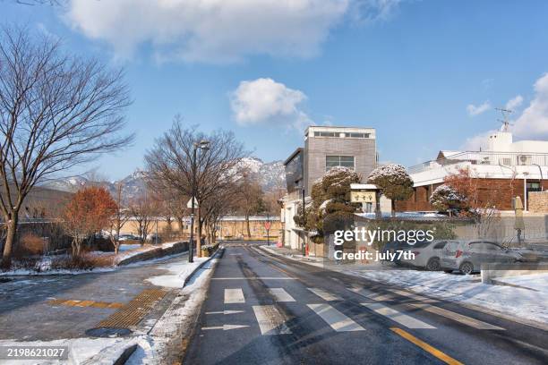 winter backstreet of seoul - bukchon hanok village snow stock pictures, royalty-free photos & images