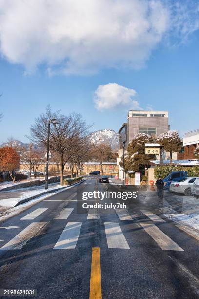 winter backstreet of seoul - bukchon hanok village snow stock pictures, royalty-free photos & images