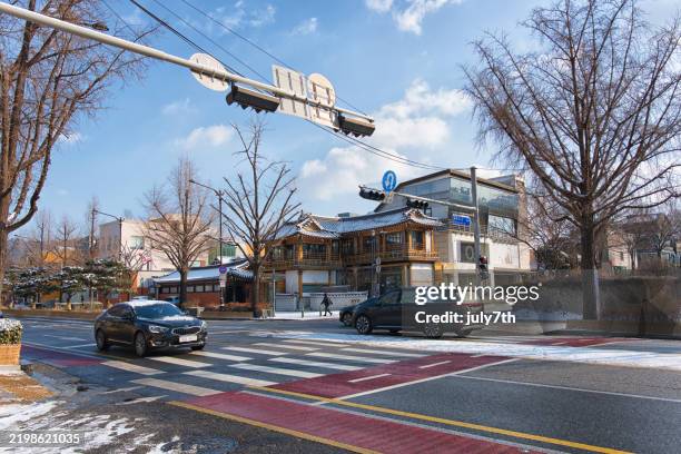 winter backstreet of seoul - bukchon hanok village snow stock pictures, royalty-free photos & images