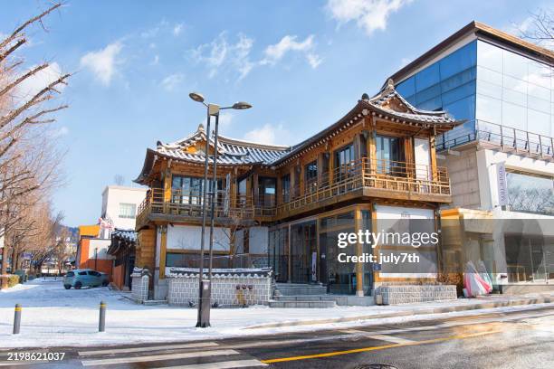 winter backstreet of seoul - bukchon hanok village snow stock pictures, royalty-free photos & images